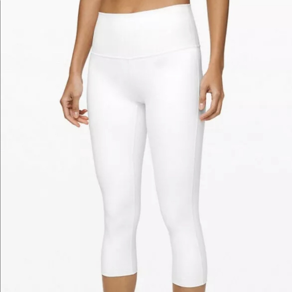 SOLD Lululemon Wonder Under Crop Luxtreme 21”